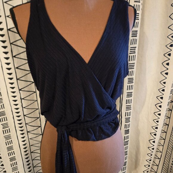 Outfit Combo! v-neck tie-waist cropped tank and floral kimono - Picture 8 of 12